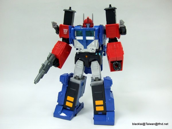 MP 31 Masterpiece Delta Magnus Diaclone Powered Convoy In Hand Photos 06 (6 of 32)